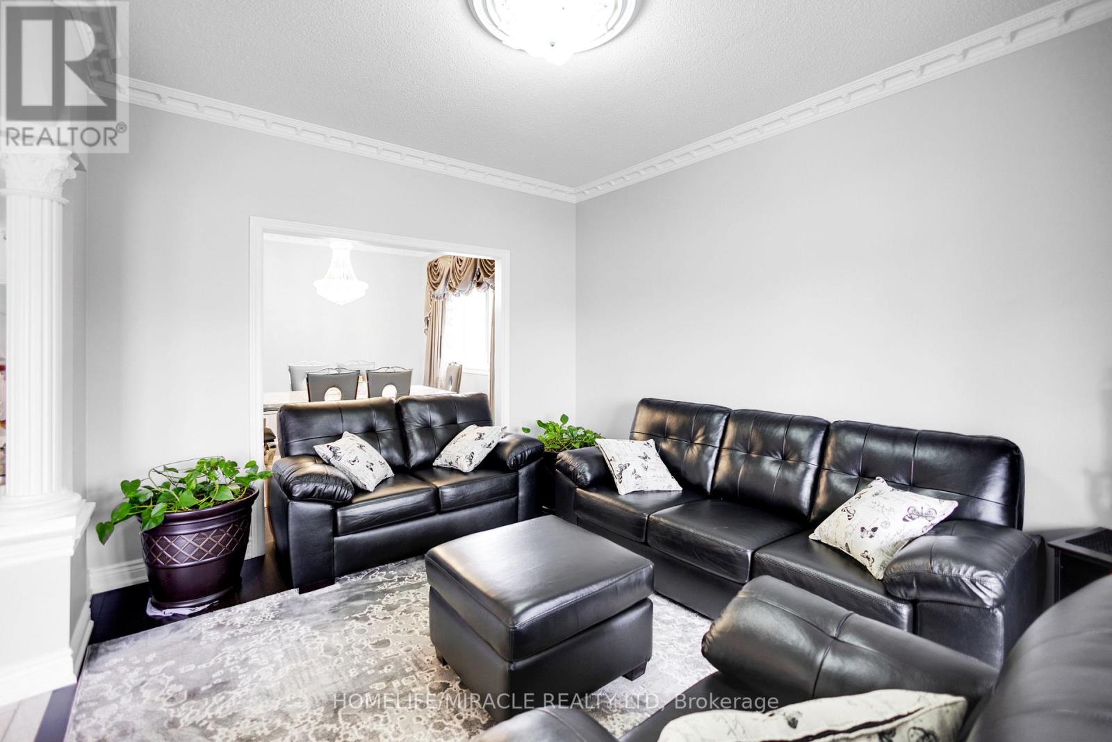 24 Fauna Court, Brampton, Ontario  L6R 3C6 - Photo 7 - W12413189