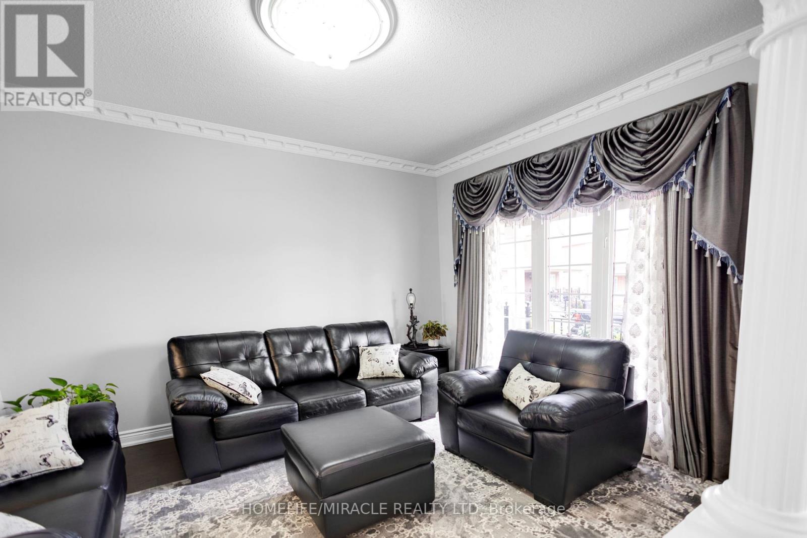 24 Fauna Court, Brampton, Ontario  L6R 3C6 - Photo 8 - W12413189