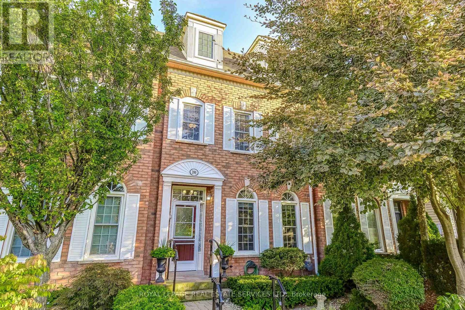 200 Glenashton Drive, Oakville, Ontario  L6H 6H6 - Photo 1 - W12413219