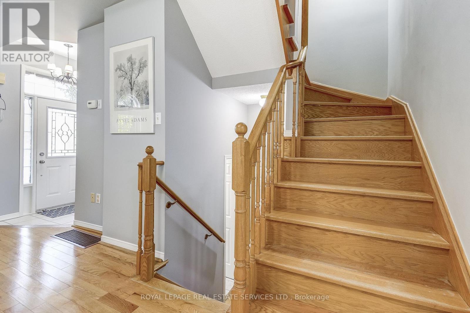 200 Glenashton Drive, Oakville, Ontario  L6H 6H6 - Photo 24 - W12413219