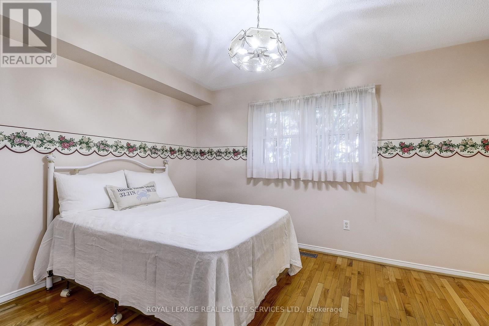 200 Glenashton Drive, Oakville, Ontario  L6H 6H6 - Photo 30 - W12413219