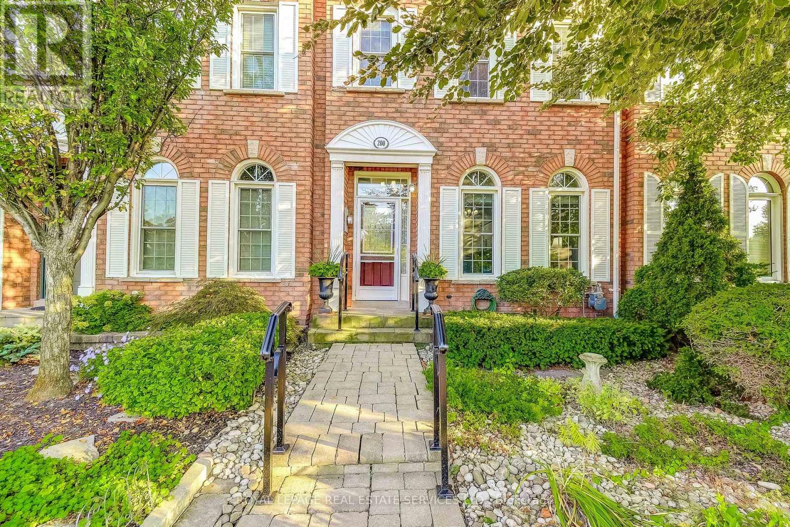 200 Glenashton Drive, Oakville, Ontario  L6H 6H6 - Photo 5 - W12413219