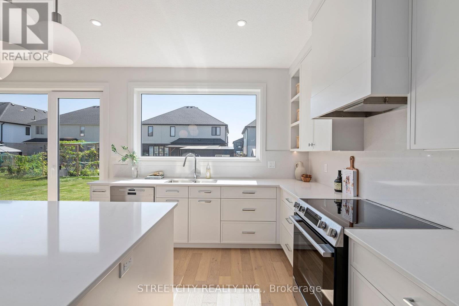 1621 Medway Park Drive, London North, Ontario  N6G 5B6 - Photo 13 - X12413394