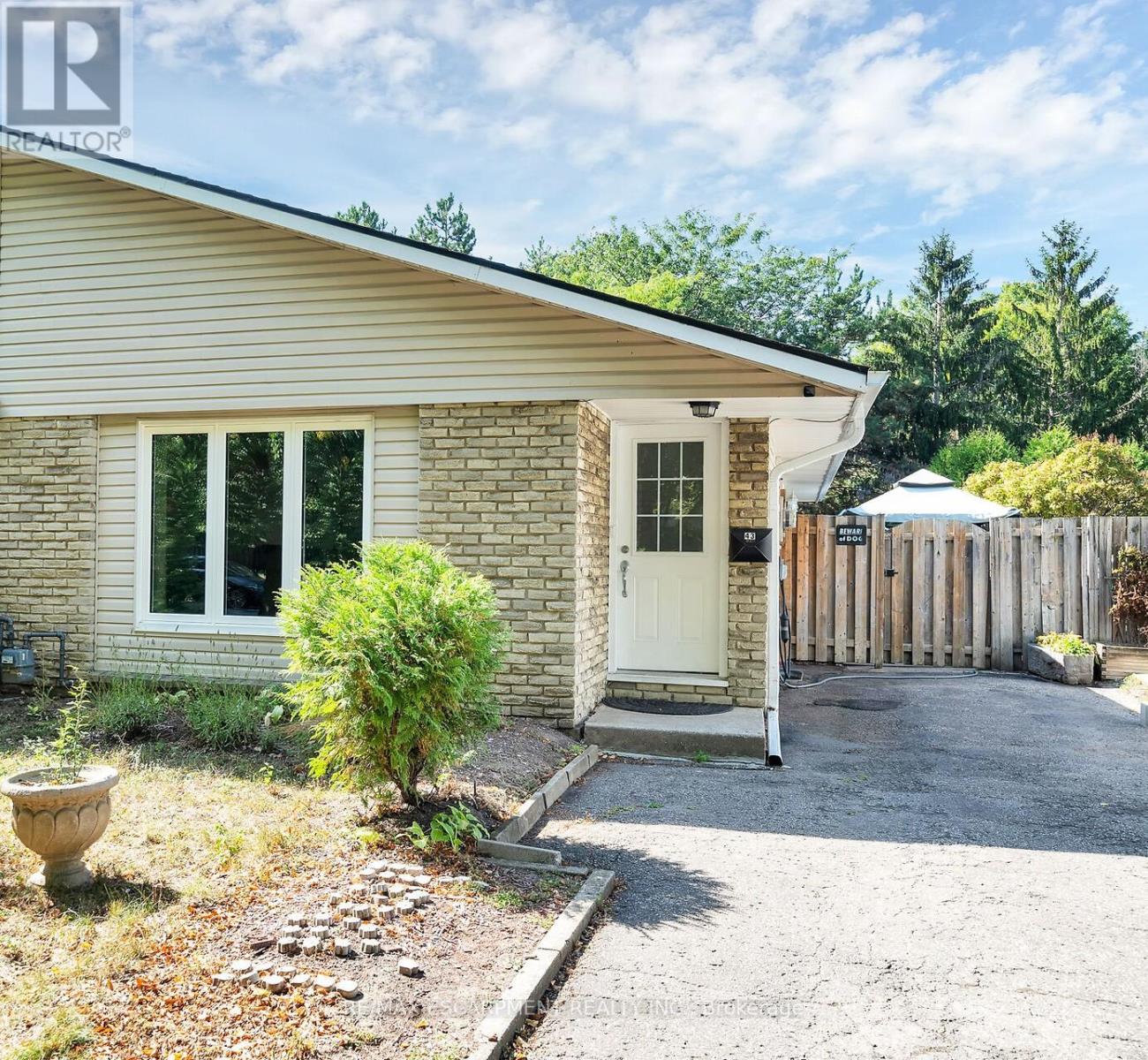 43 Elma Street, St. Catharines (Lakeport), Ontario  L2N 6Z2 - Photo 1 - X12412937