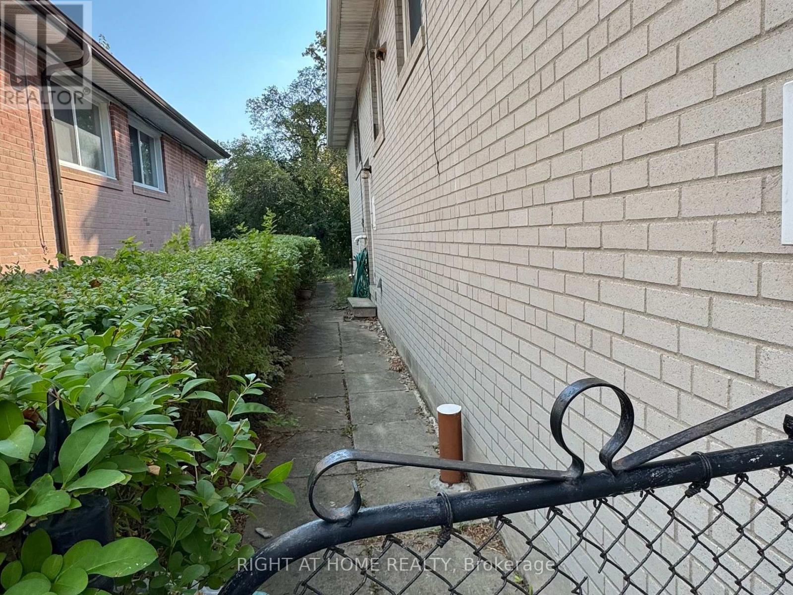 87 Fenelon Drive, Toronto, Ontario  M3A 3K4 - Photo 3 - C12410975