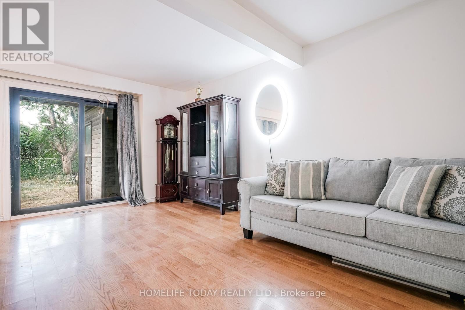 122 Valdor Drive, Toronto, Ontario  M1V 1R5 - Photo 8 - E12395304