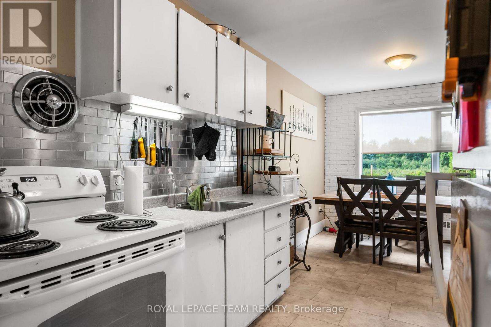 5 Rogers Road, Perth, Ontario  K7H 1N9 - Photo 9 - X12413292
