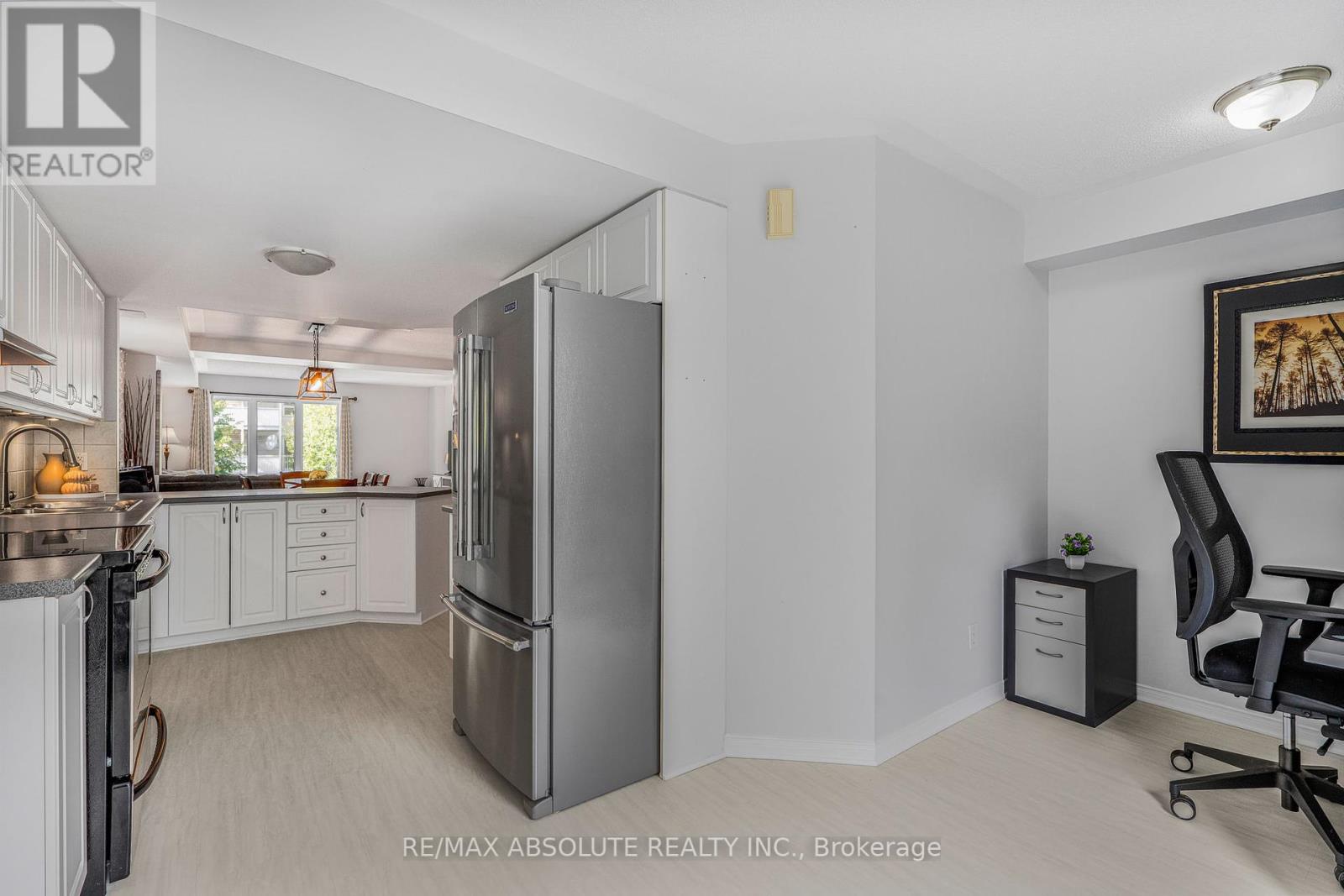 32 Bonfield Private, Ottawa, Ontario  K4A 5E4 - Photo 5 - X12413301