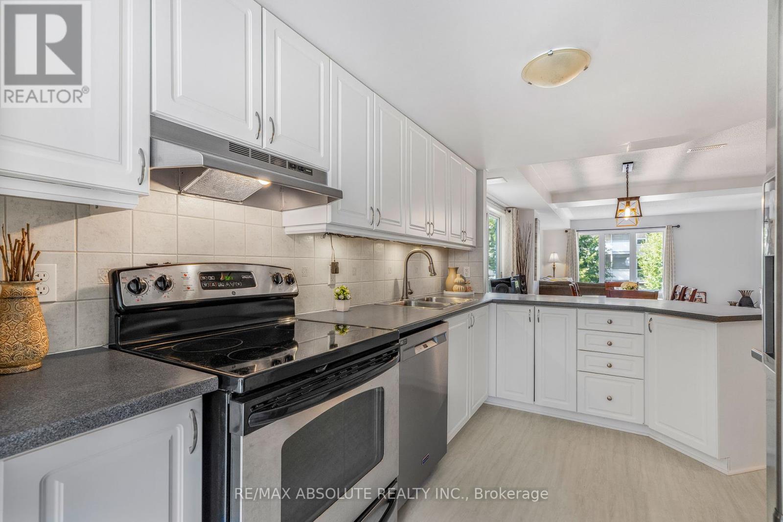 32 Bonfield Private, Ottawa, Ontario  K4A 5E4 - Photo 7 - X12413301