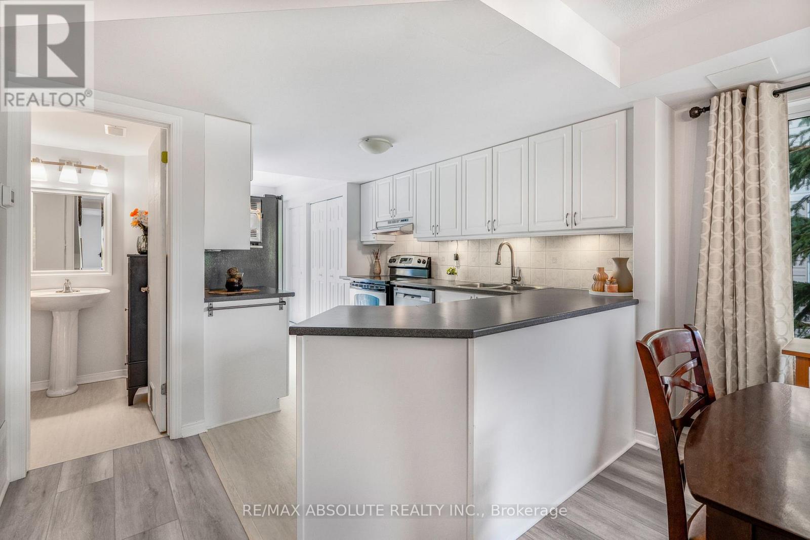 32 Bonfield Private, Ottawa, Ontario  K4A 5E4 - Photo 9 - X12413301