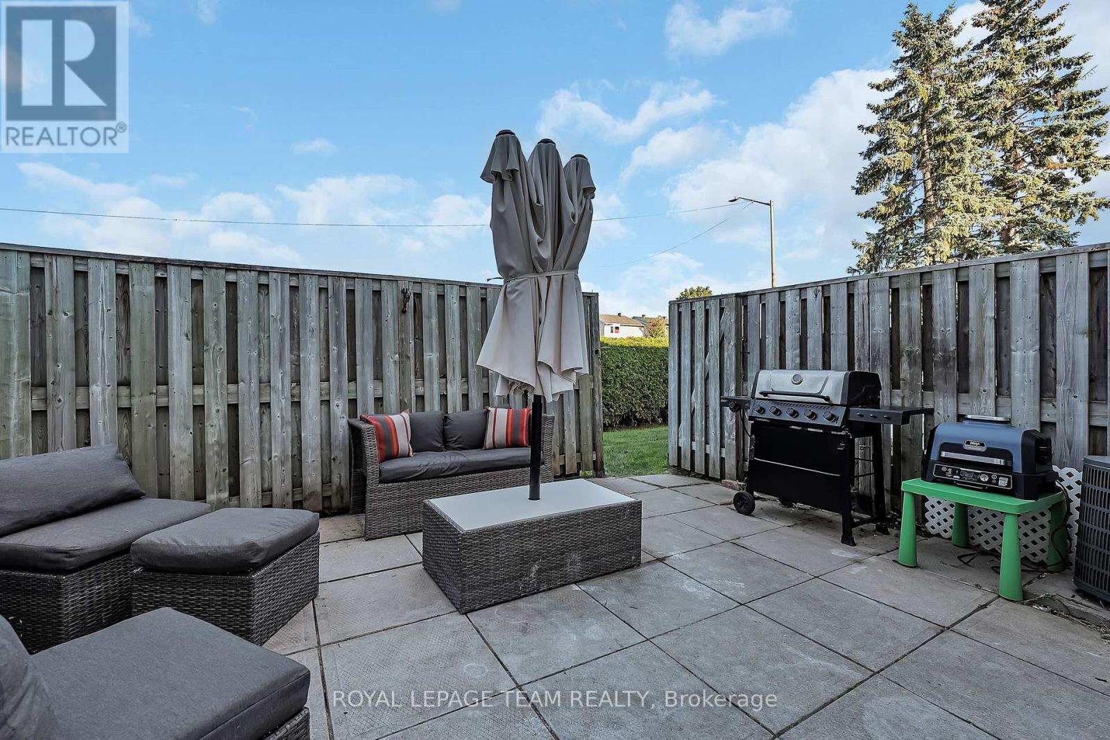 1960 Colorado Lane, Ottawa, Ontario  K1C 6T9 - Photo 32 - X12413369