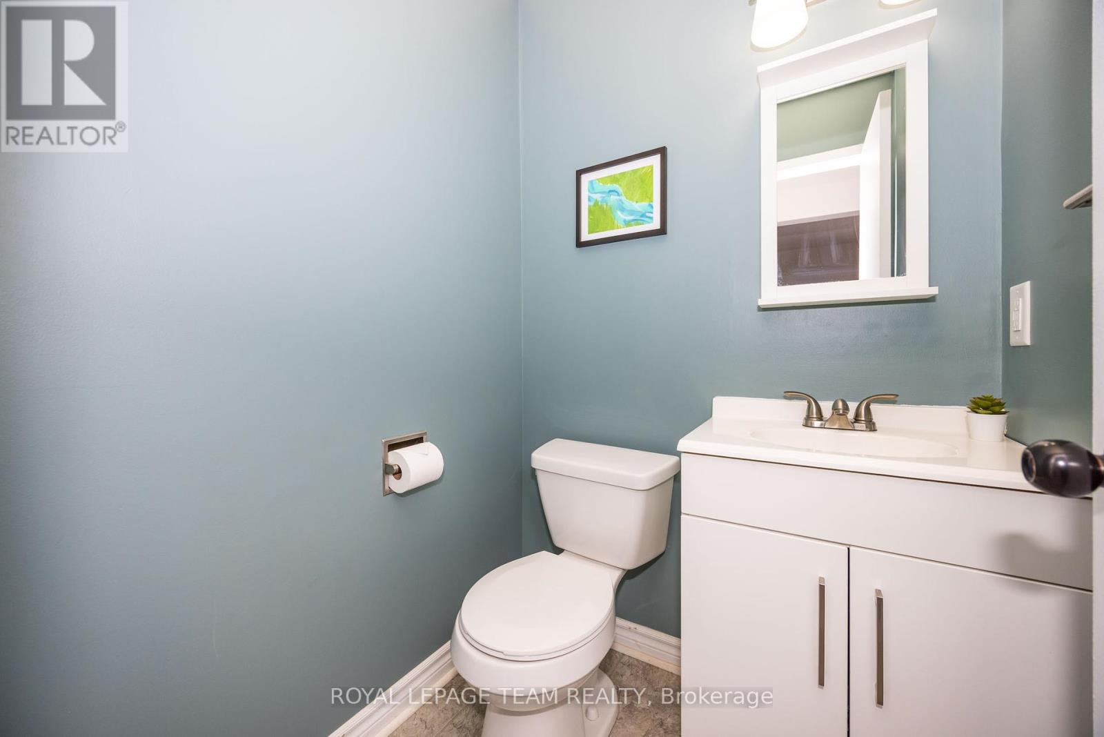 1960 Colorado Lane, Ottawa, Ontario  K1C 6T9 - Photo 7 - X12413369