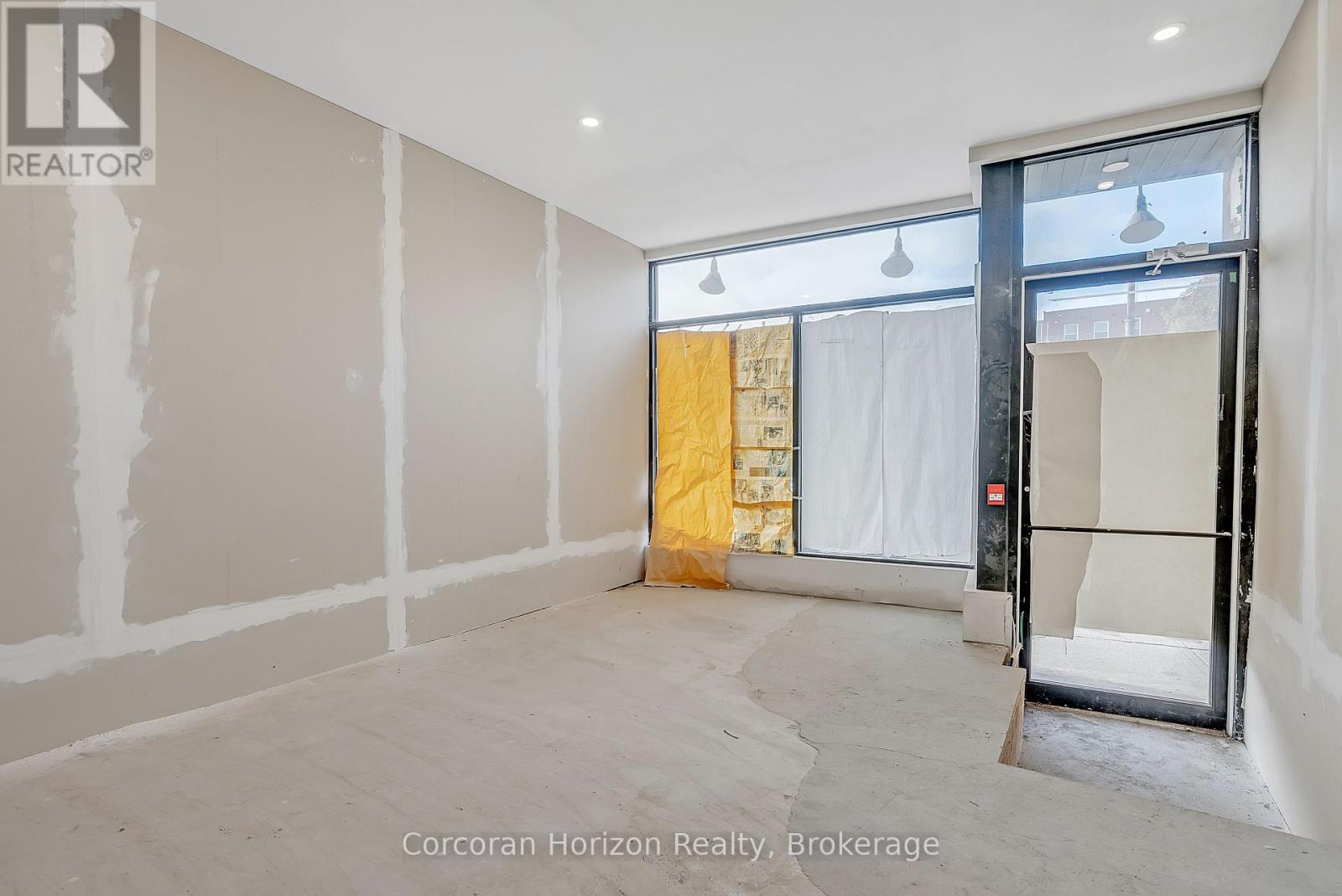 475 King Street E, Hamilton (Landsdale), Ontario  L8M 1C8 - Photo 4 - X12413249