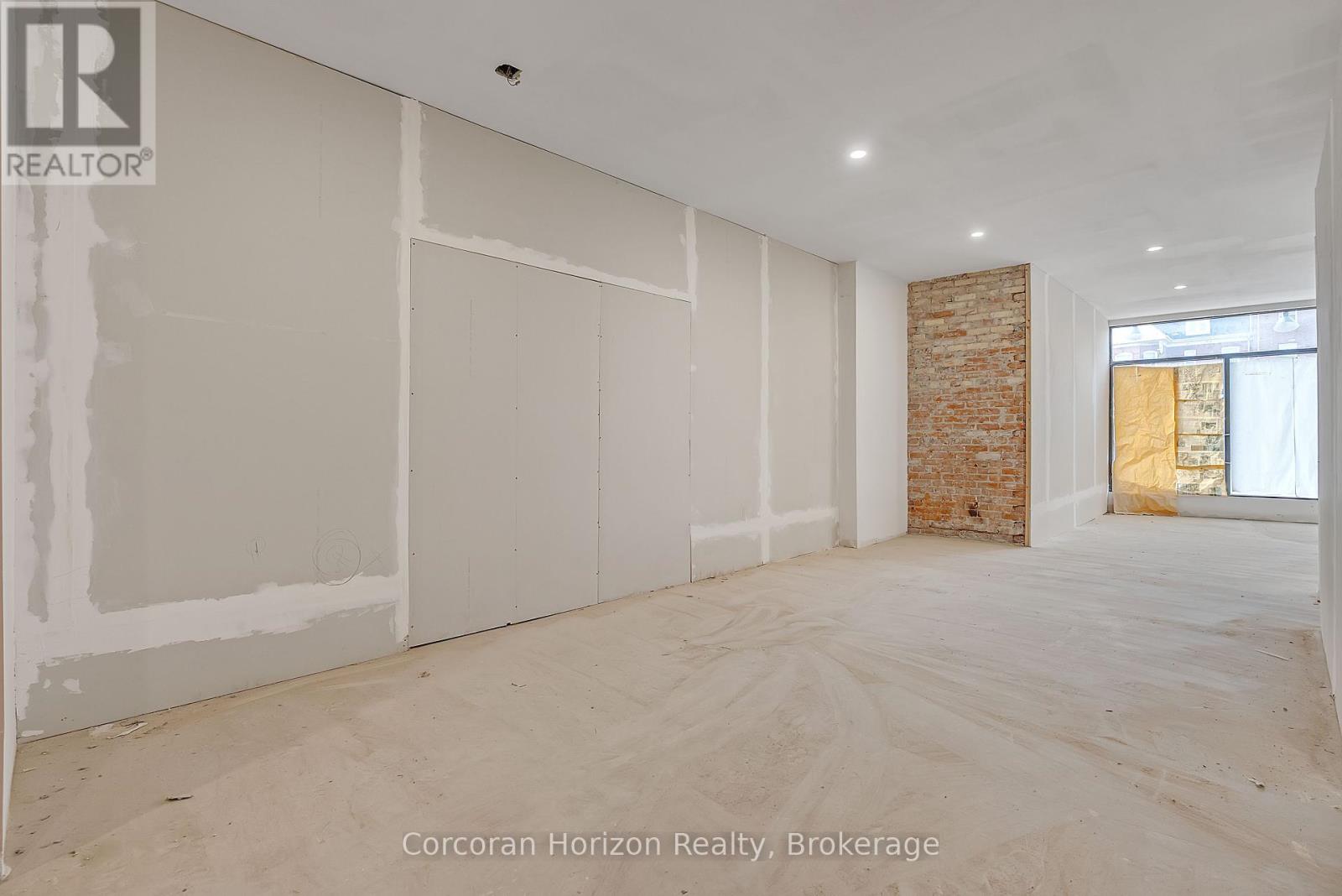 475 King Street E, Hamilton (Landsdale), Ontario  L8M 1C8 - Photo 7 - X12413249