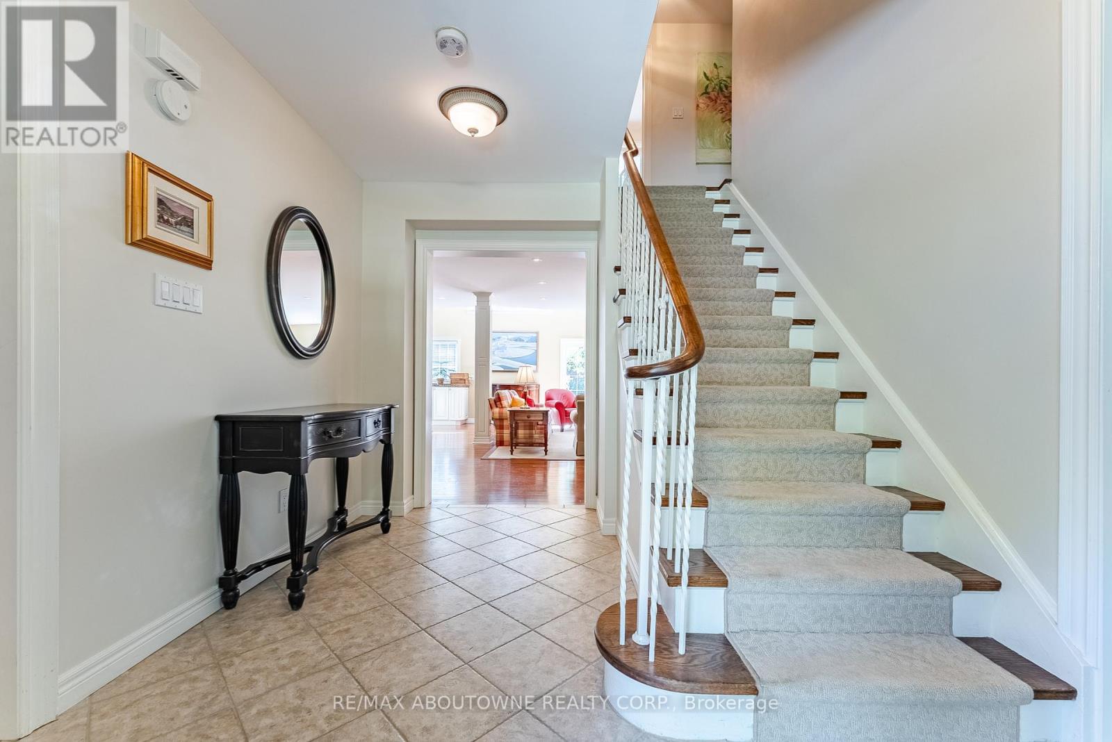 1284 Cleaver Drive, Oakville, Ontario  L6J 1W3 - Photo 3 - W12405292