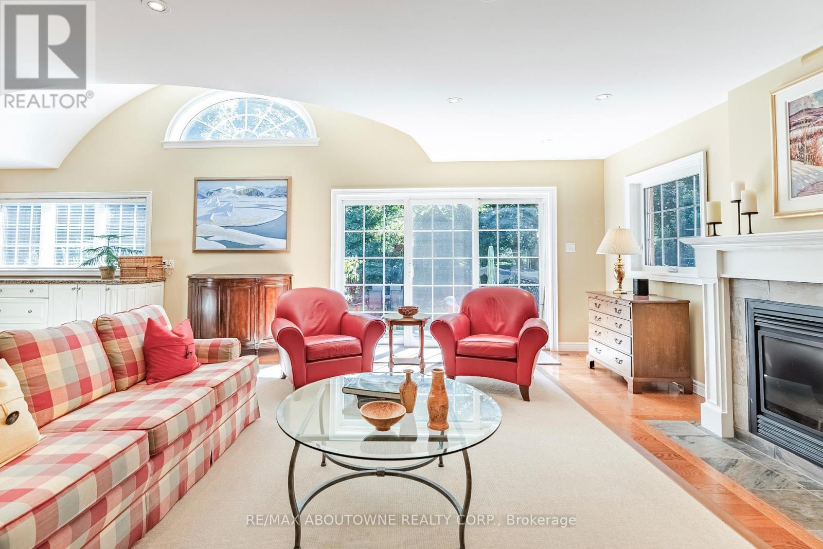 1284 Cleaver Drive, Oakville, Ontario  L6J 1W3 - Photo 5 - W12405292