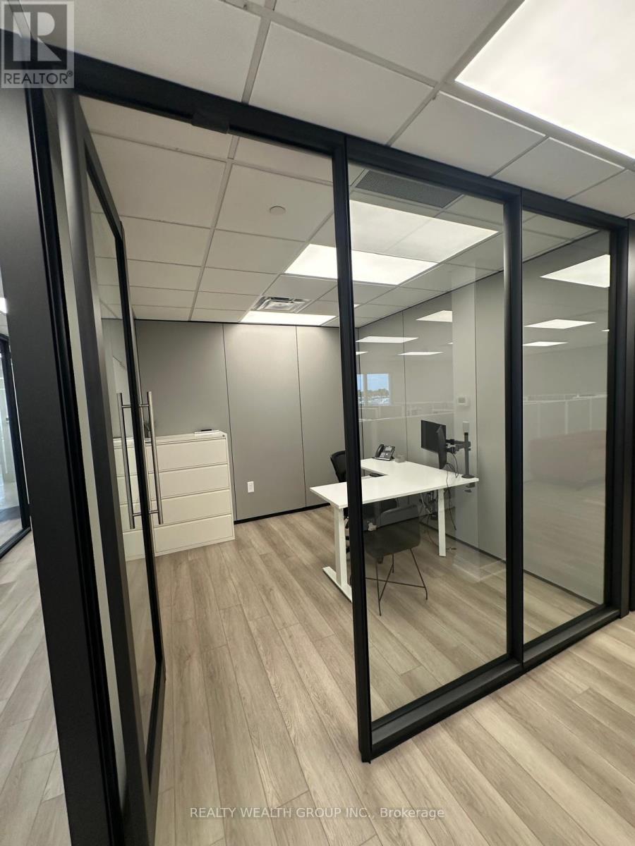 Unit 302 - 1135 Stellar Drive, Newmarket, Ontario  L3Y 7B8 - Photo 5 - N12410360