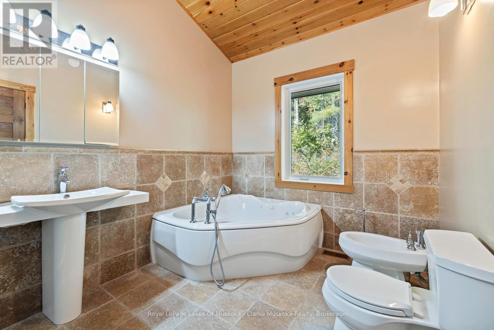 1064 Road 3200 & 0 Parkers Point Road, Gravenhurst, Ontario  P1P 1R2 - Photo 22 - X12413316