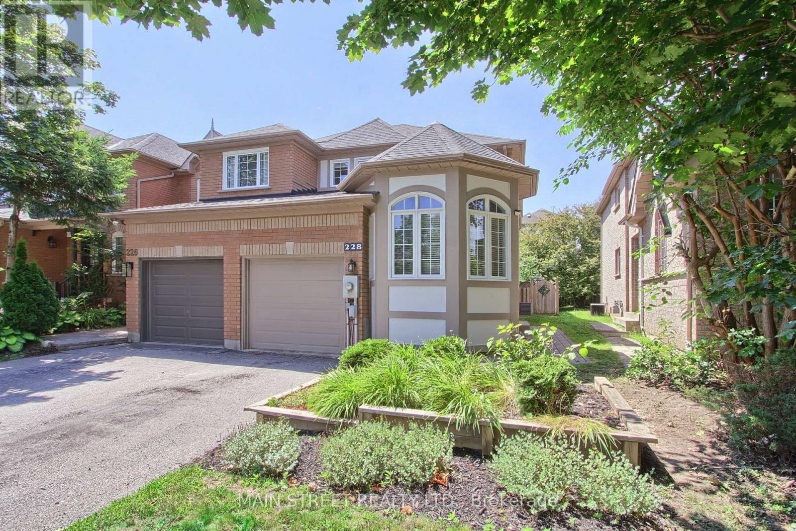 228 WARNER CRESCENT, Newmarket, Ontario