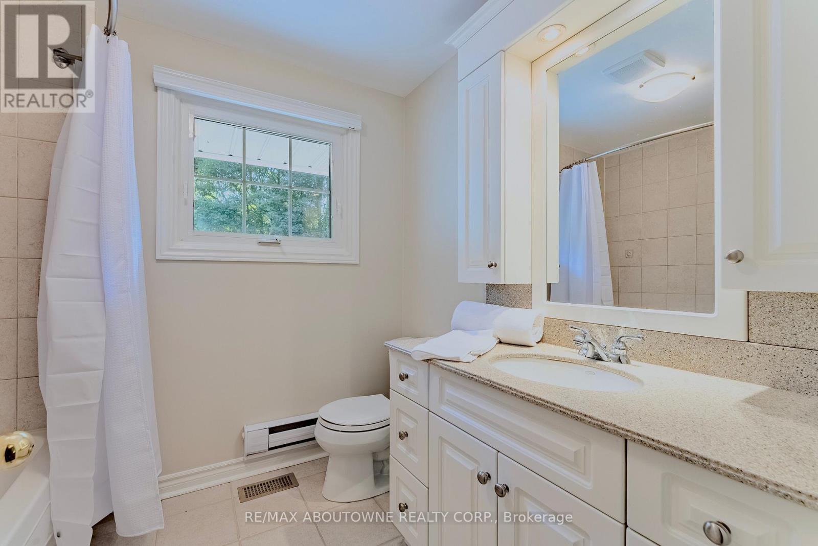 1284 Cleaver Drive, Oakville, Ontario  L6J 1W3 - Photo 22 - W12405292
