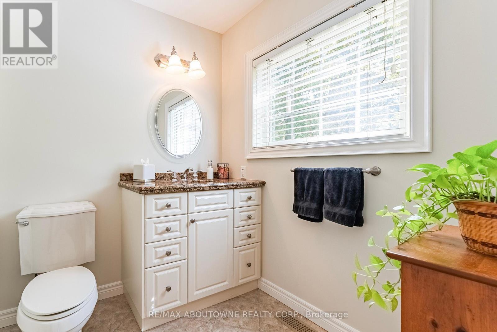 1284 Cleaver Drive, Oakville, Ontario  L6J 1W3 - Photo 26 - W12405292