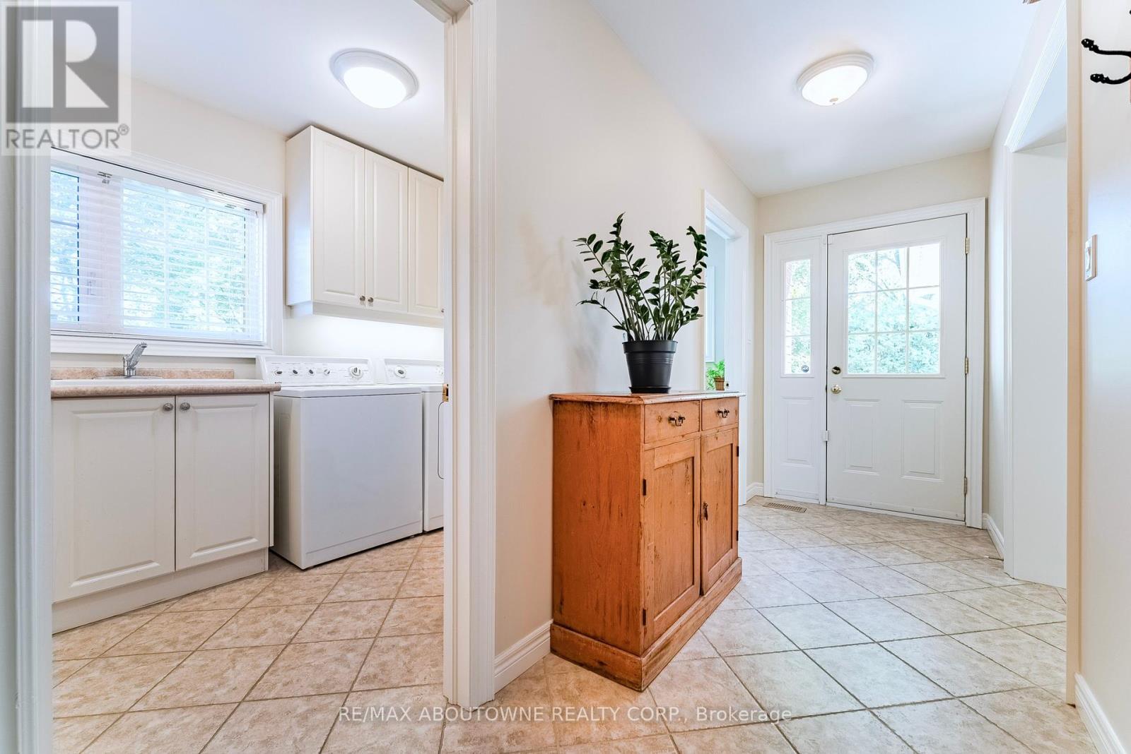 1284 Cleaver Drive, Oakville, Ontario  L6J 1W3 - Photo 27 - W12405292