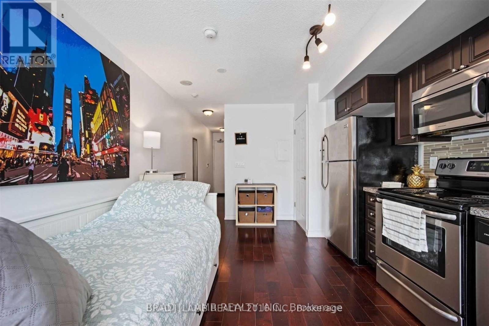 1364 - 209 Fort York Boulevard, Toronto, Ontario  M5V 4A1 - Photo 12 - C12413241