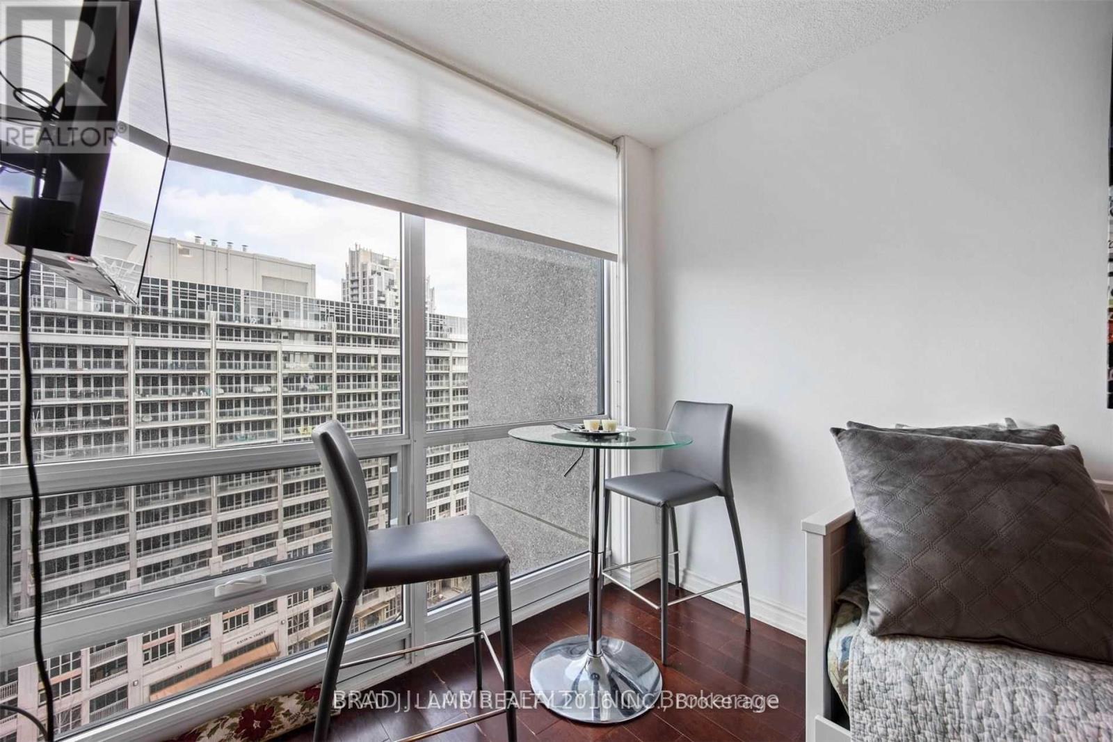1364 - 209 Fort York Boulevard, Toronto, Ontario  M5V 4A1 - Photo 5 - C12413241