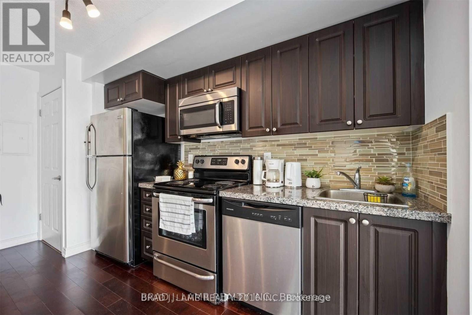 1364 - 209 Fort York Boulevard, Toronto, Ontario  M5V 4A1 - Photo 6 - C12413241