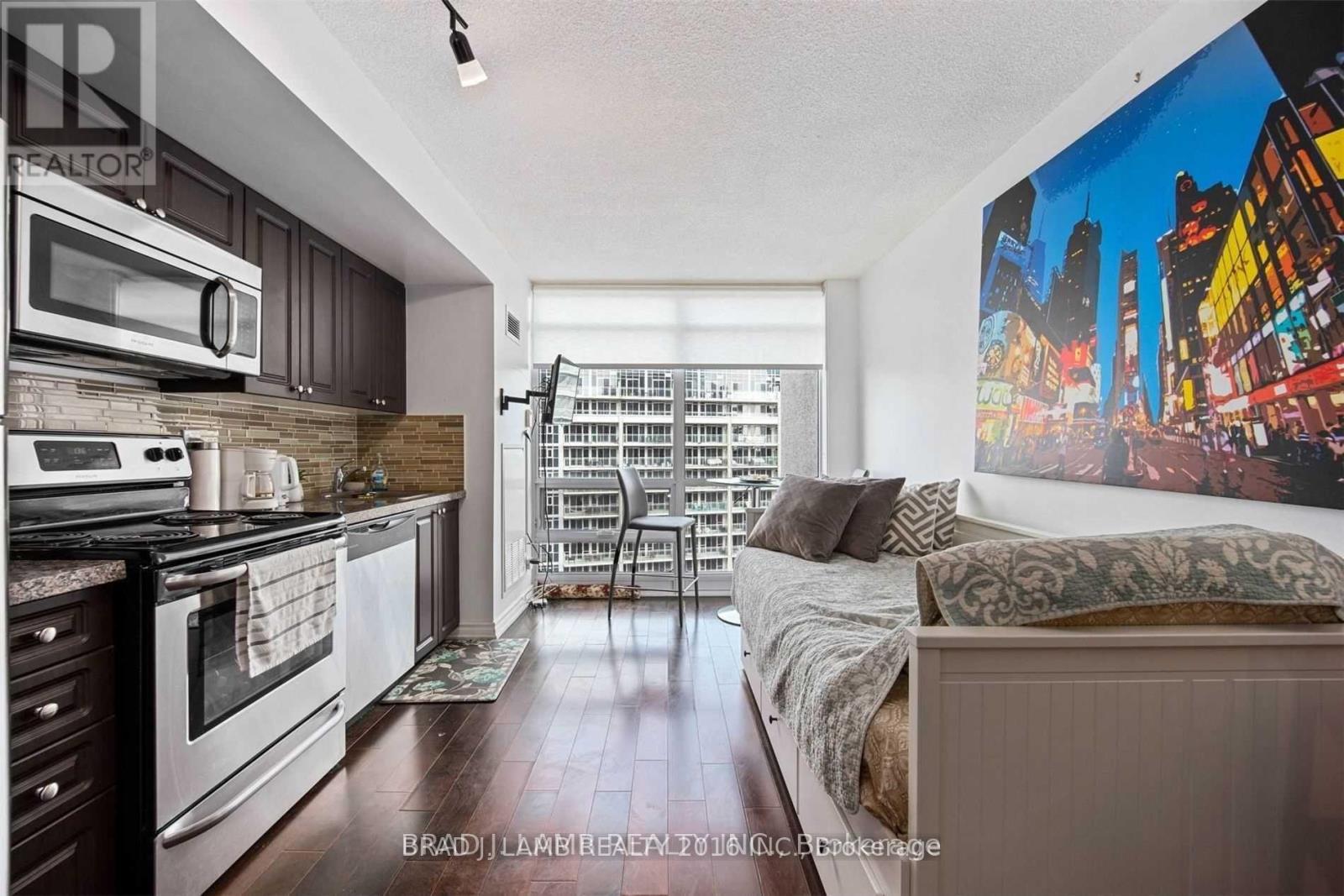 1364 - 209 Fort York Boulevard, Toronto, Ontario  M5V 4A1 - Photo 7 - C12413241