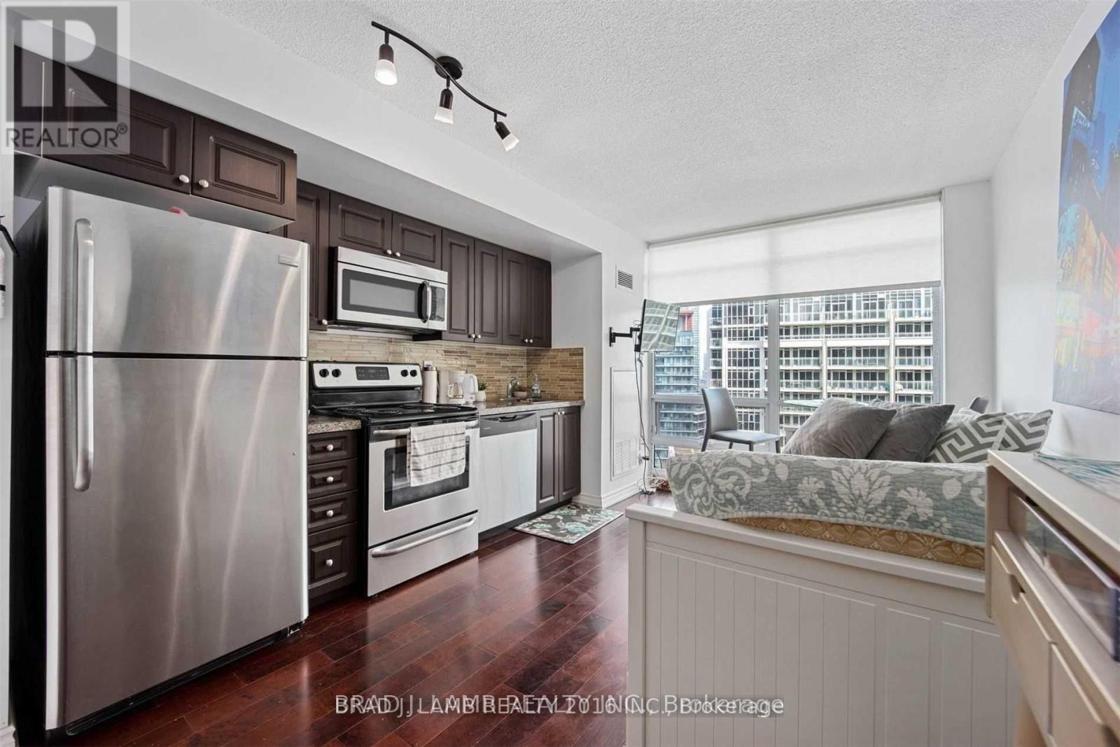 1364 - 209 Fort York Boulevard, Toronto, Ontario  M5V 4A1 - Photo 8 - C12413241