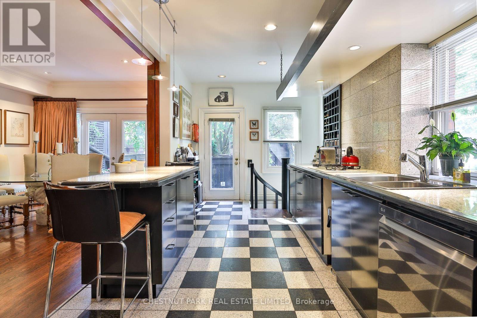 17 Bernard Avenue, Toronto, Ontario  M5R 1R3 - Photo 17 - C12413341