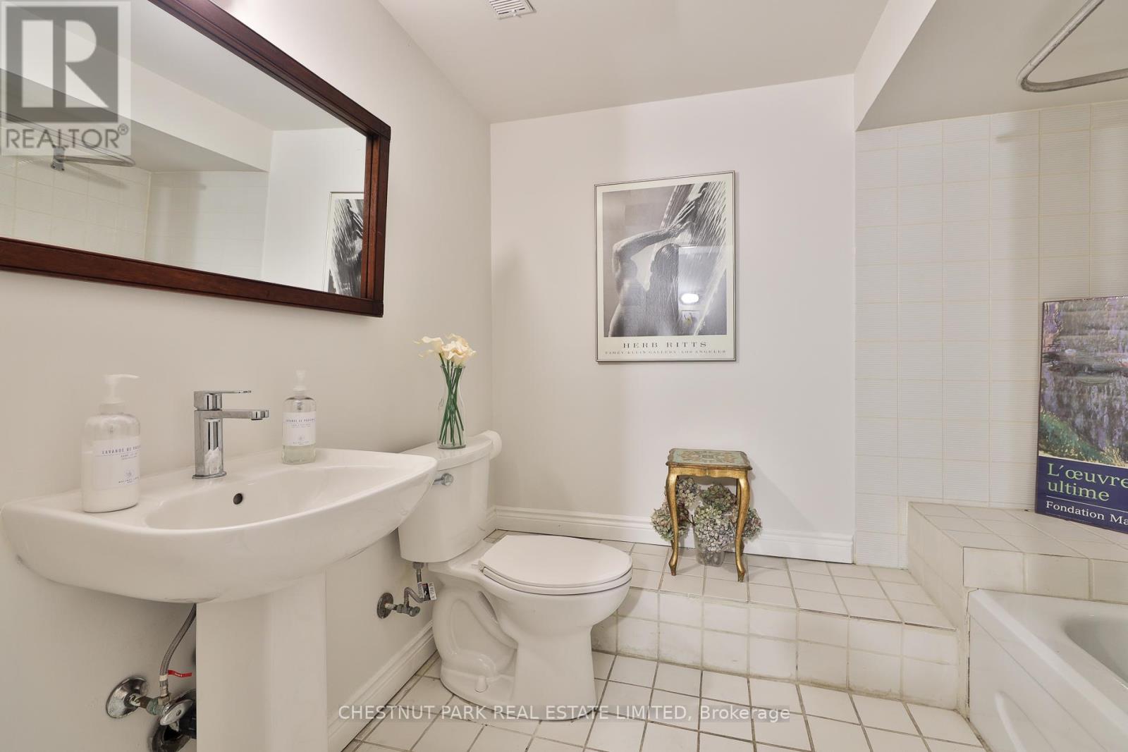 17 Bernard Avenue, Toronto, Ontario  M5R 1R3 - Photo 34 - C12413341