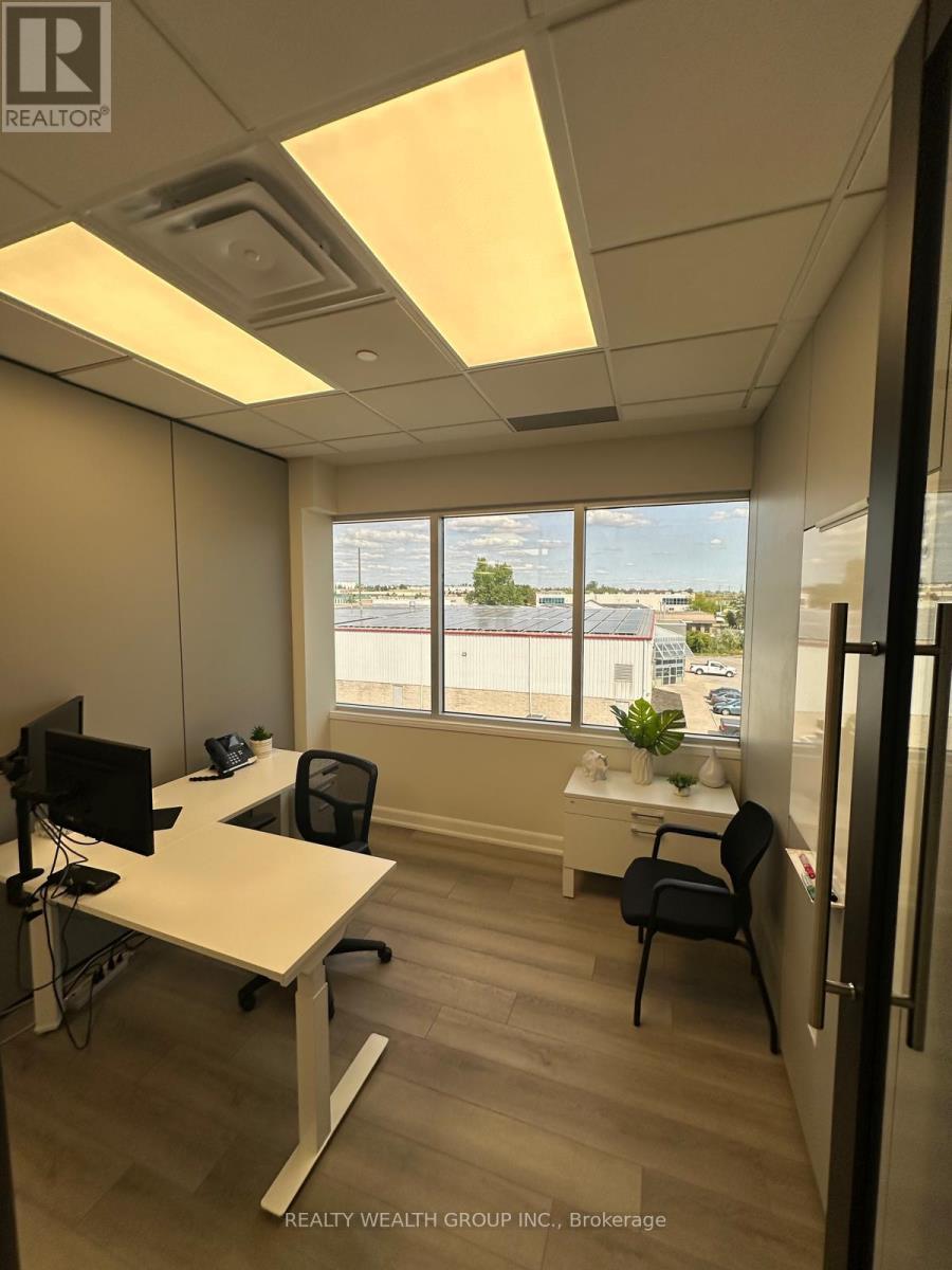 Unit 303 - 1135 Stellar Drive, Newmarket, Ontario  L3Y 7B8 - Photo 5 - N12410363