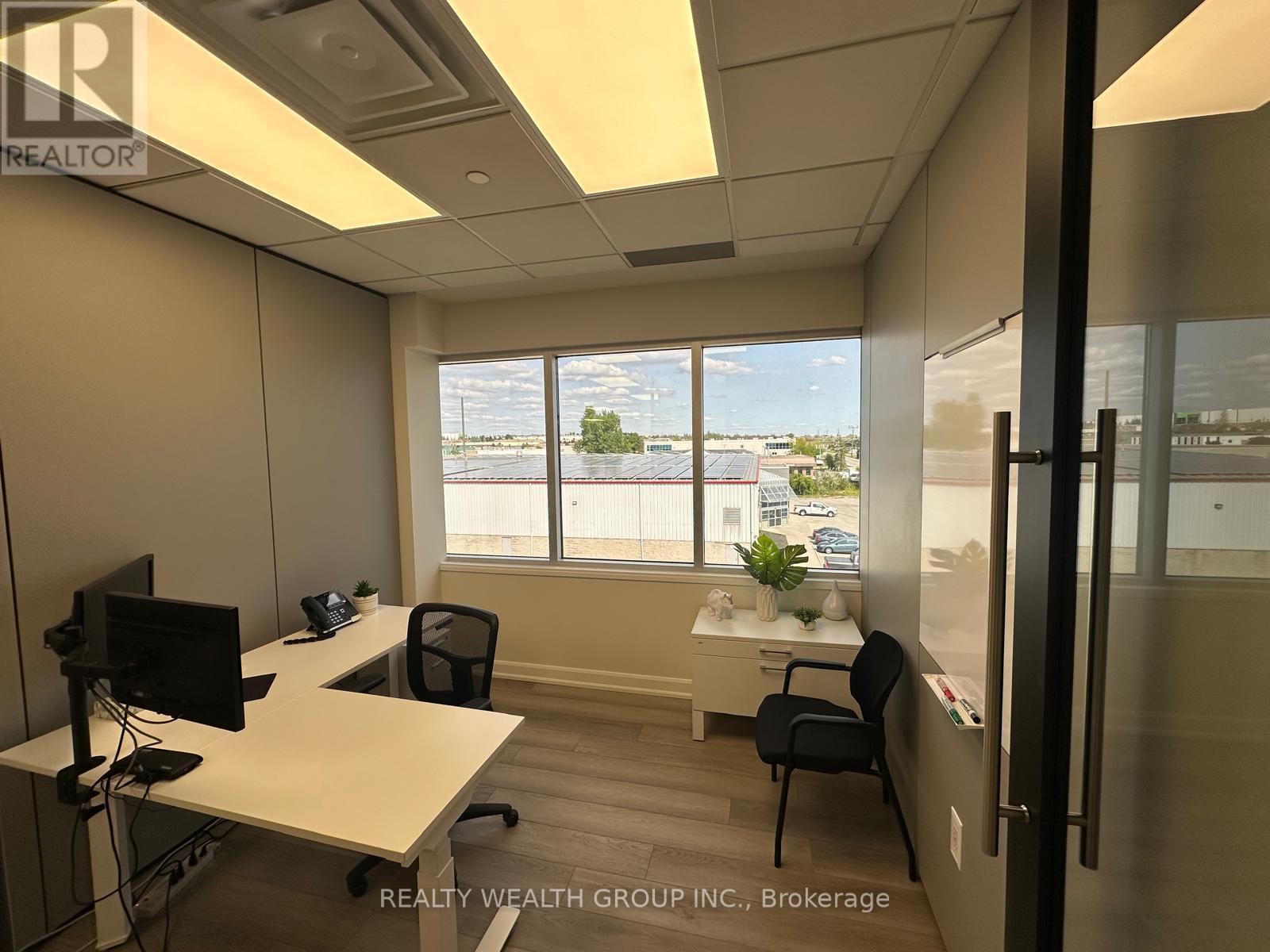 Unit 303 - 1135 Stellar Drive, Newmarket, Ontario  L3Y 7B8 - Photo 4 - N12410363
