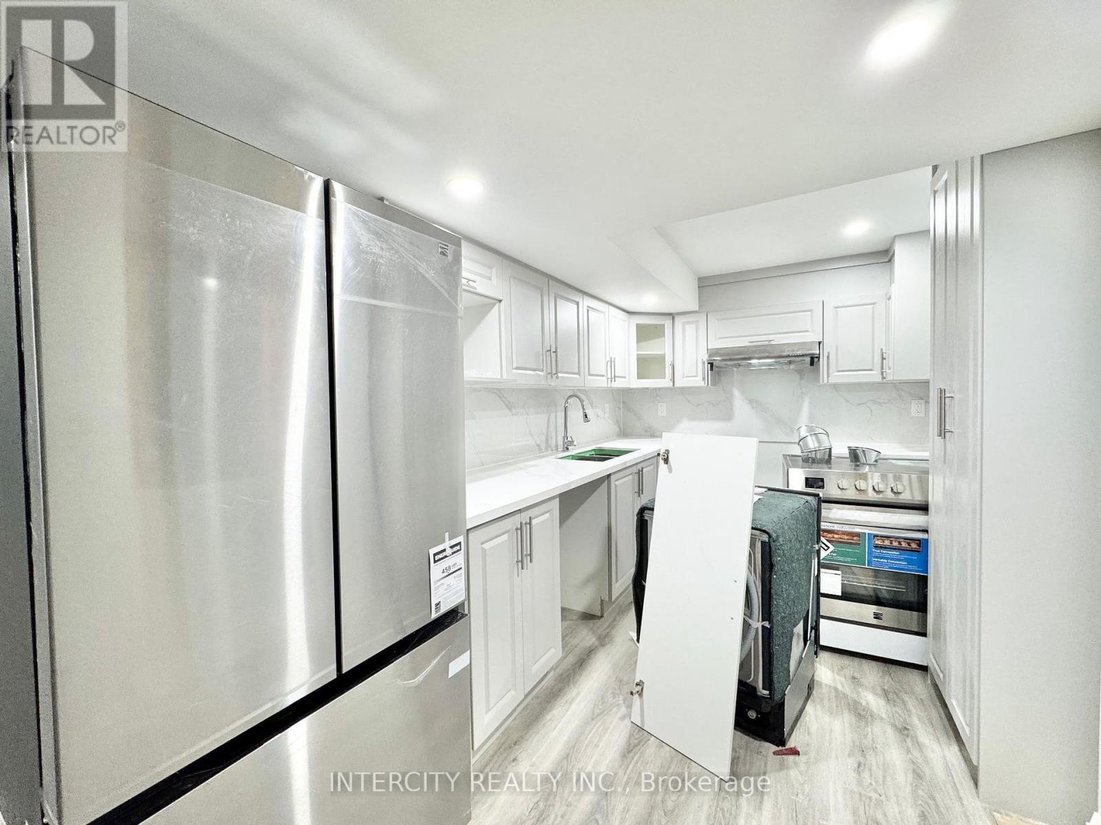 299 Fleetwood Drive, Oshawa, Ontario  L1K 3E8 - Photo 3 - E12413234
