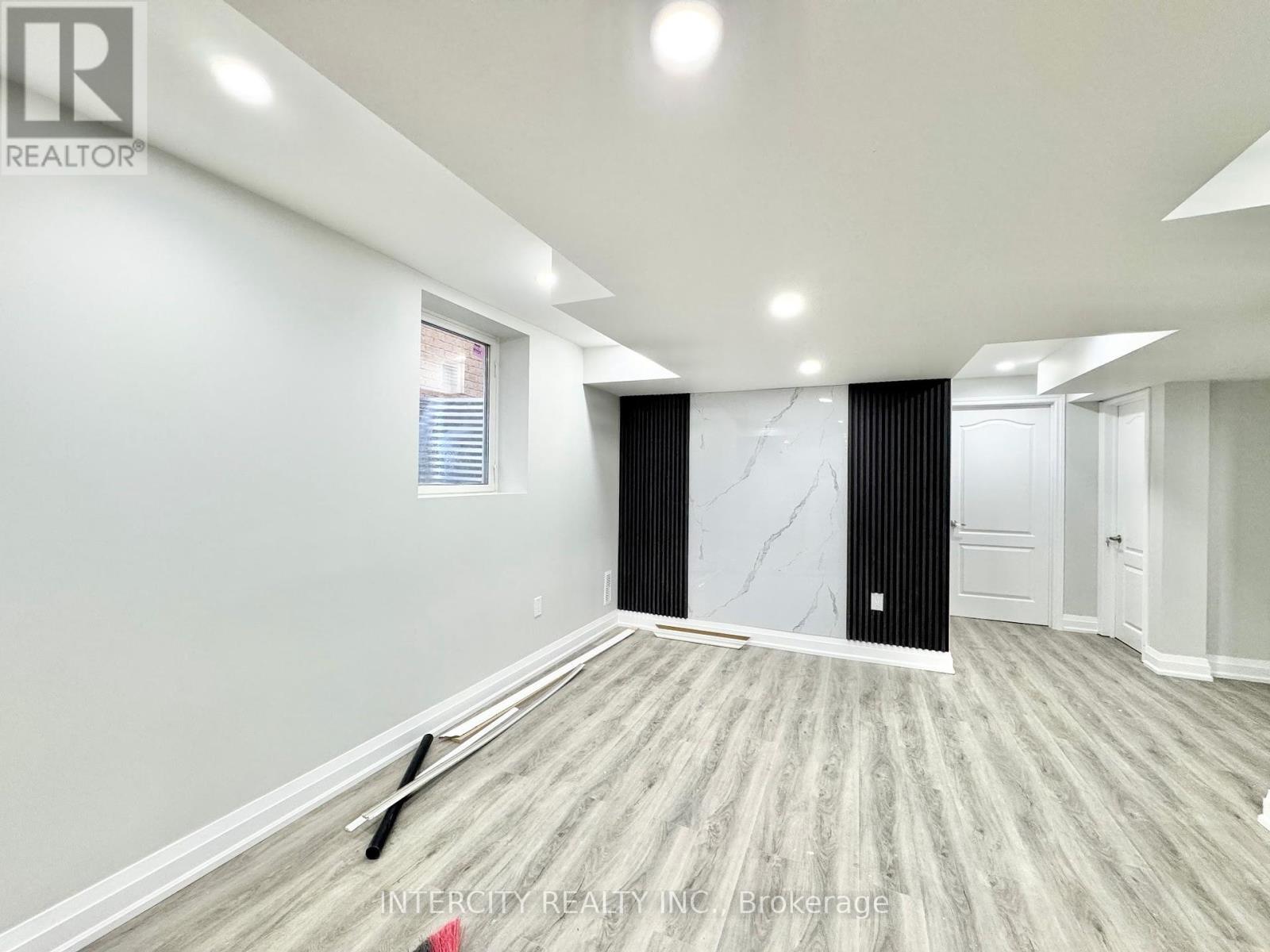 299 Fleetwood Drive, Oshawa, Ontario  L1K 3E8 - Photo 5 - E12413234