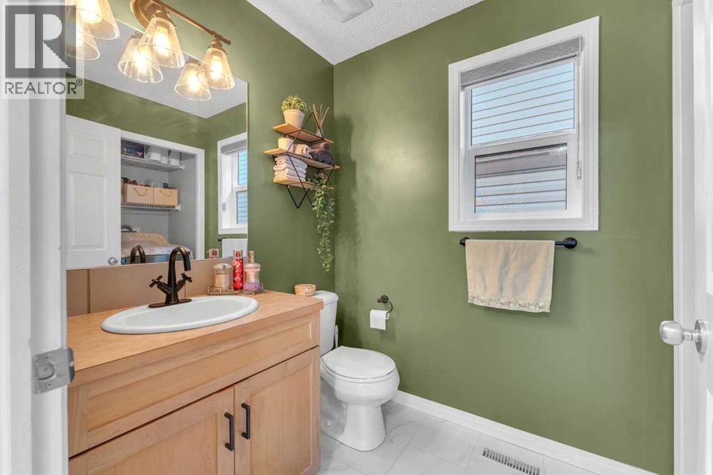 138 Saddlecrest Park Ne, Calgary, Alberta  T3J 5L5 - Photo 6 - A2258092