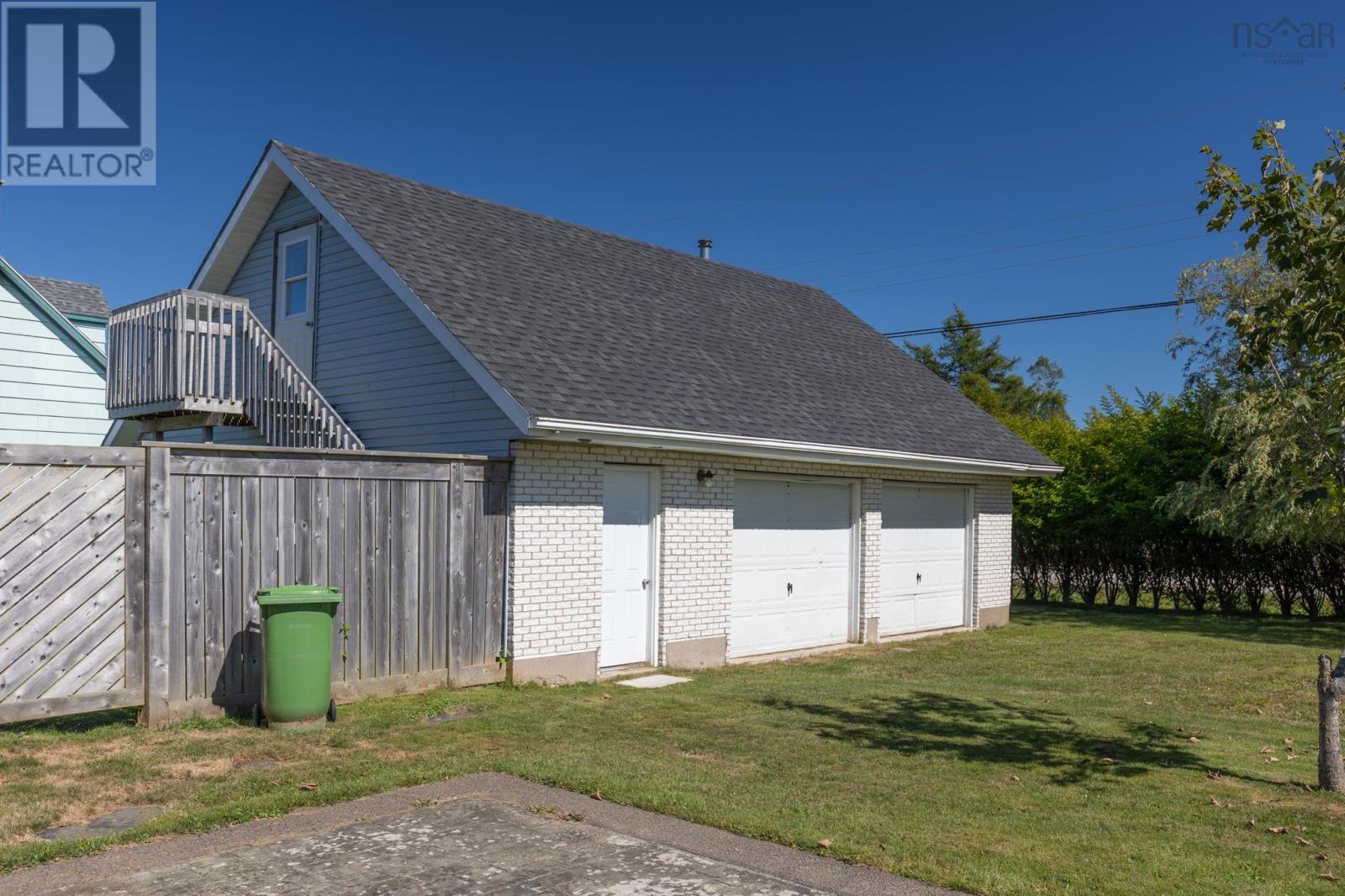 38 Beacon Street, Yarmouth, Nova Scotia  B5A 2W4 - Photo 4 - 202523727