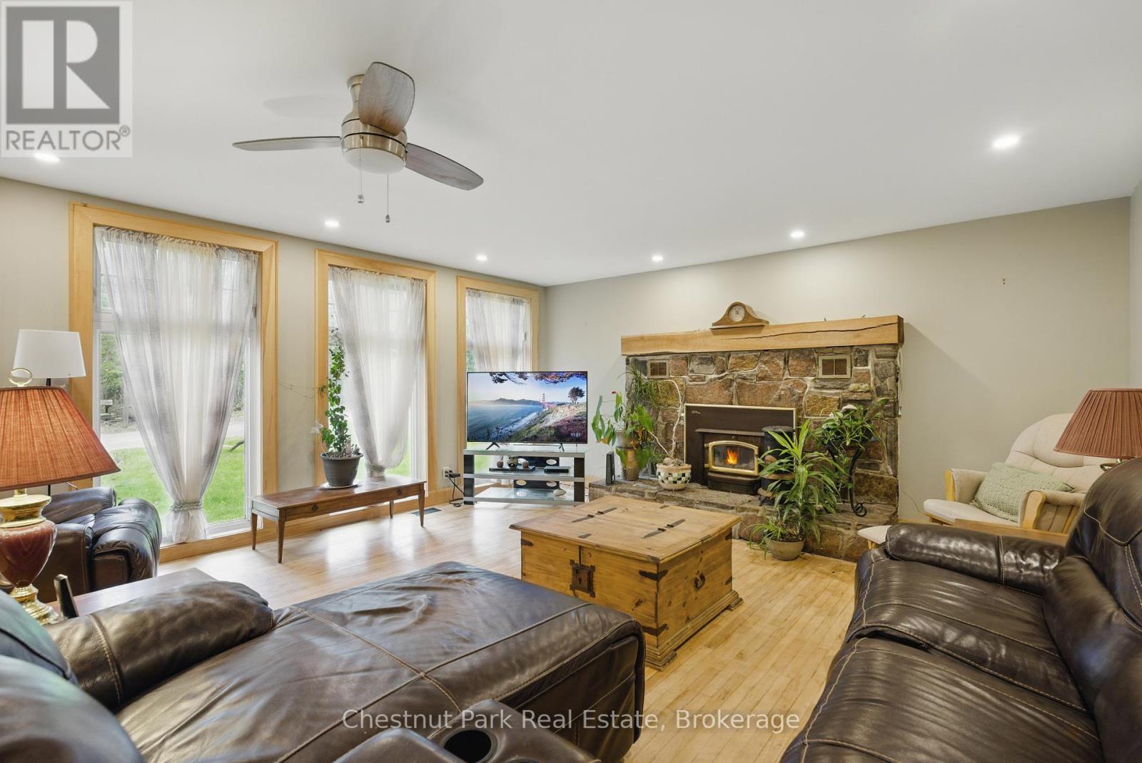 1258 Ravenscliffe Road, Huntsville, Ontario  P1H 2N5 - Photo 6 - X12413424