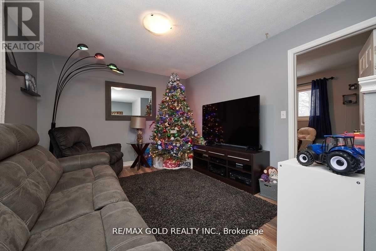 89 Simcoe Street, Orillia, Ontario  L3V 1G6 - Photo 10 - S12413321