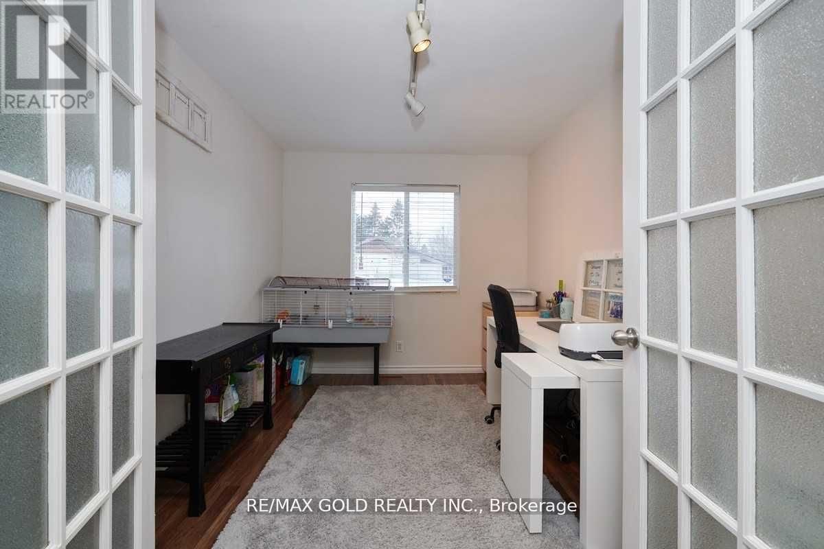 89 Simcoe Street, Orillia, Ontario  L3V 1G6 - Photo 13 - S12413321
