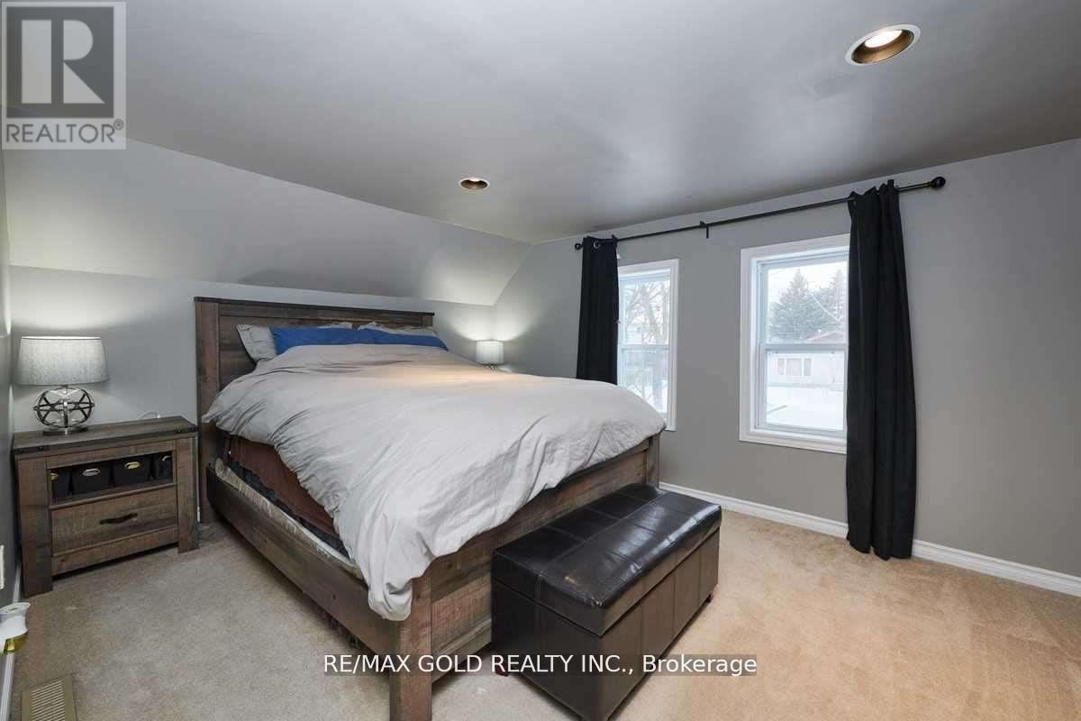 89 Simcoe Street, Orillia, Ontario  L3V 1G6 - Photo 15 - S12413321