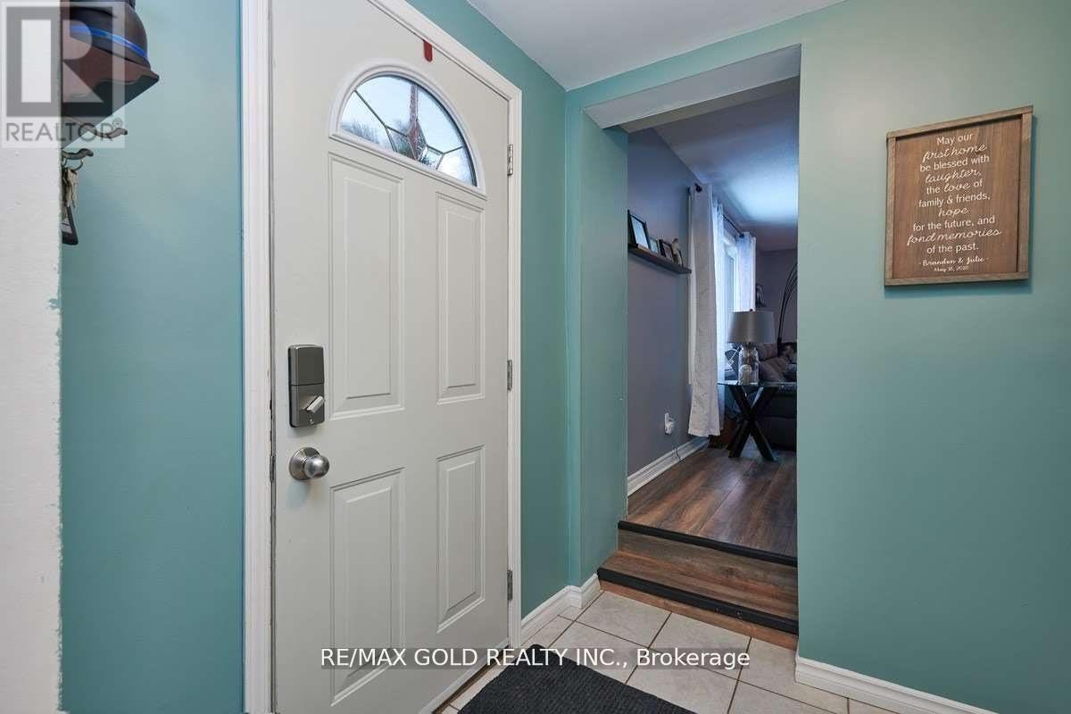 89 Simcoe Street, Orillia, Ontario  L3V 1G6 - Photo 2 - S12413321