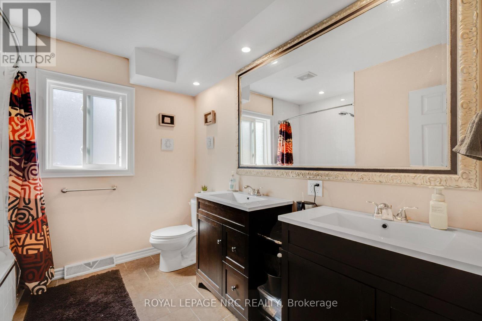 6440 Crawford Street, Niagara Falls, Ontario  L2E 5Z2 - Photo 12 - X12413416