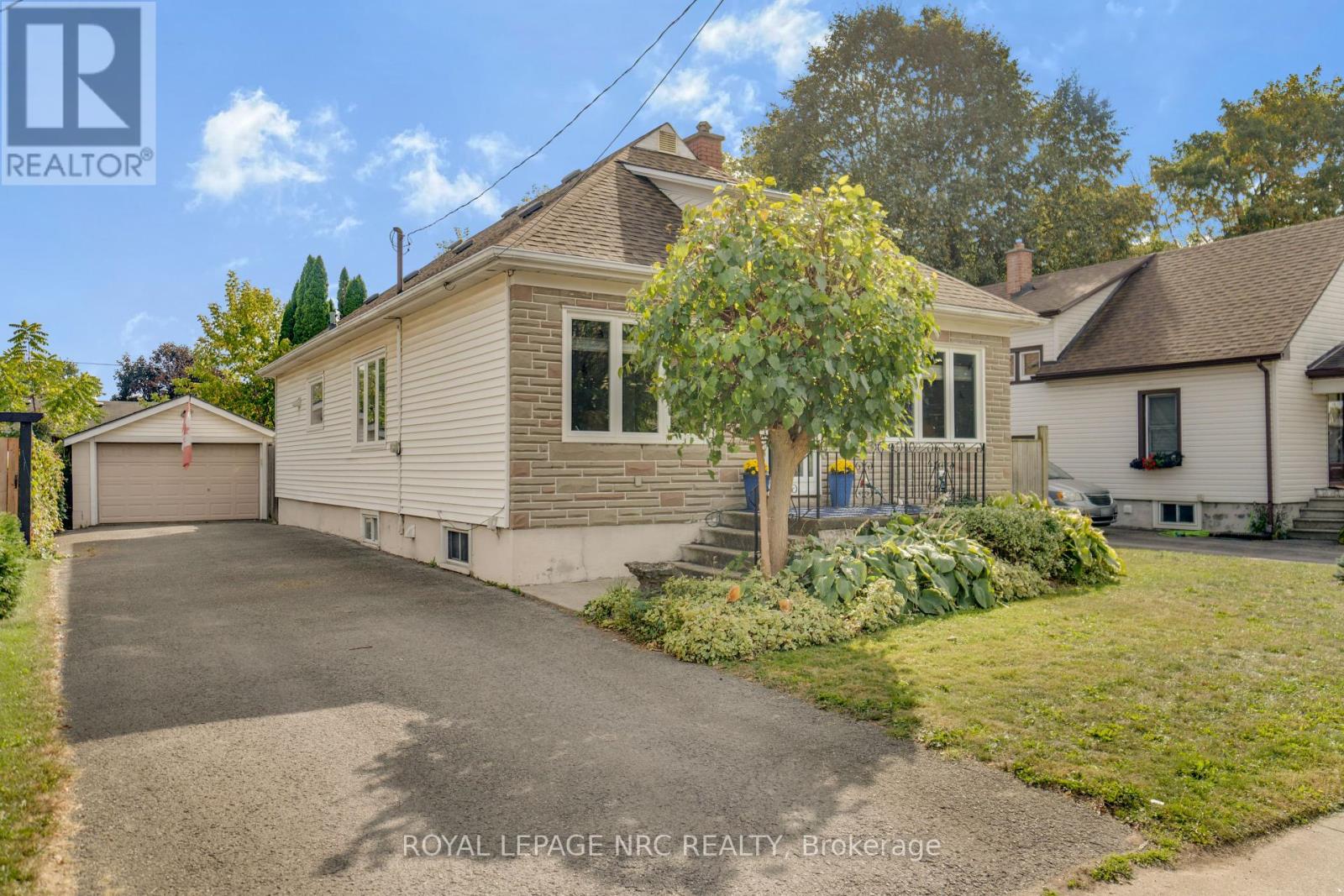 6440 Crawford Street, Niagara Falls, Ontario  L2E 5Z2 - Photo 2 - X12413416
