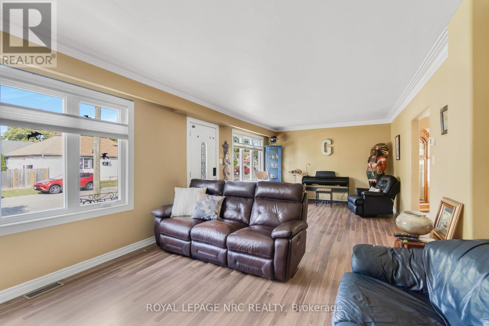 6440 Crawford Street, Niagara Falls, Ontario  L2E 5Z2 - Photo 3 - X12413416