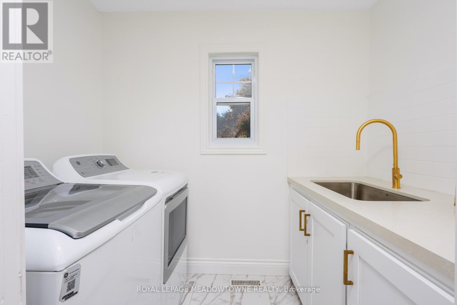 3 Appelbe Court, Halton Hills (Stewarttown), Ontario  L7G 4S5 - Photo 15 - W12413240