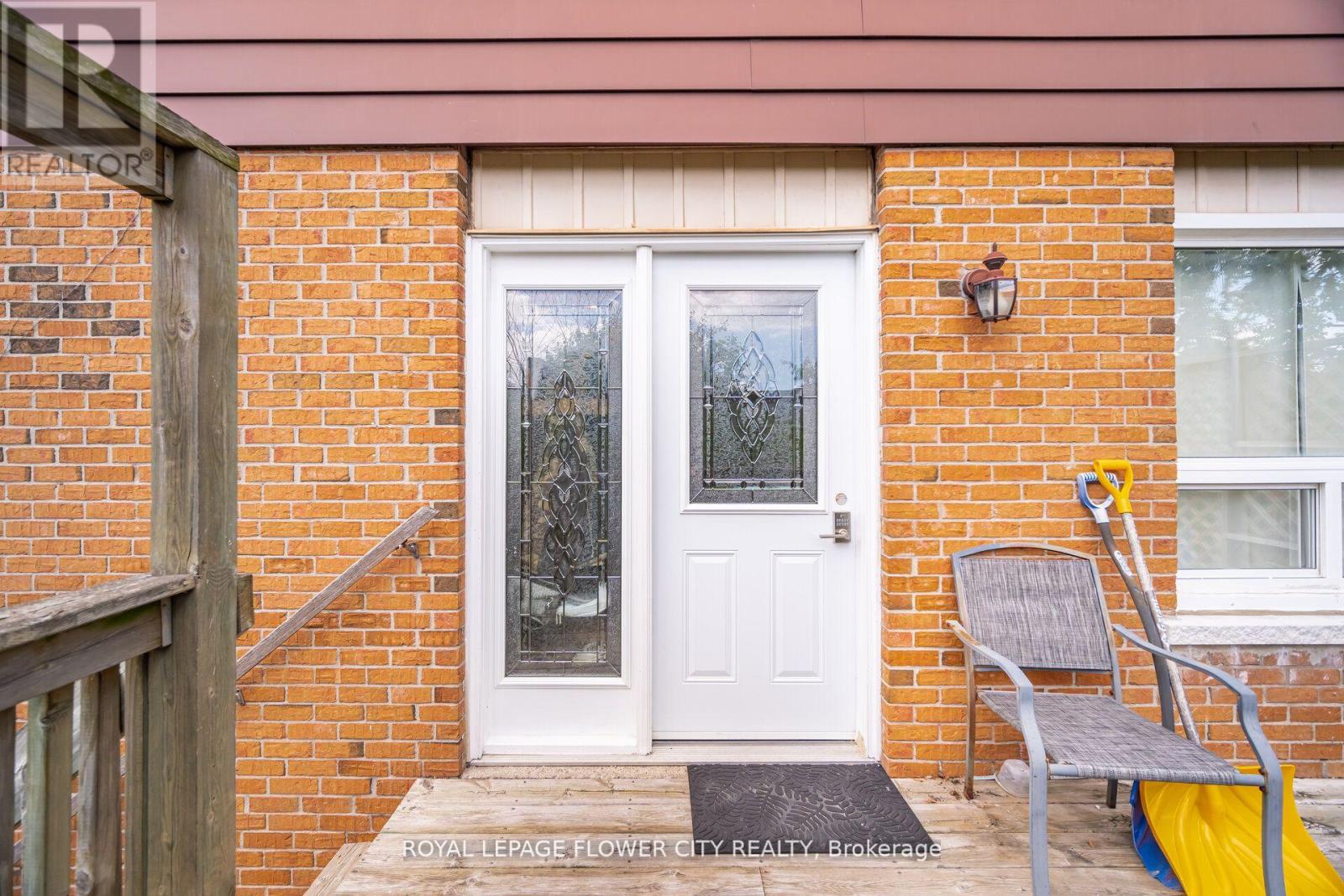 376 Hansen Road N, Brampton, Ontario  L6V 3P7 - Photo 32 - W12413273