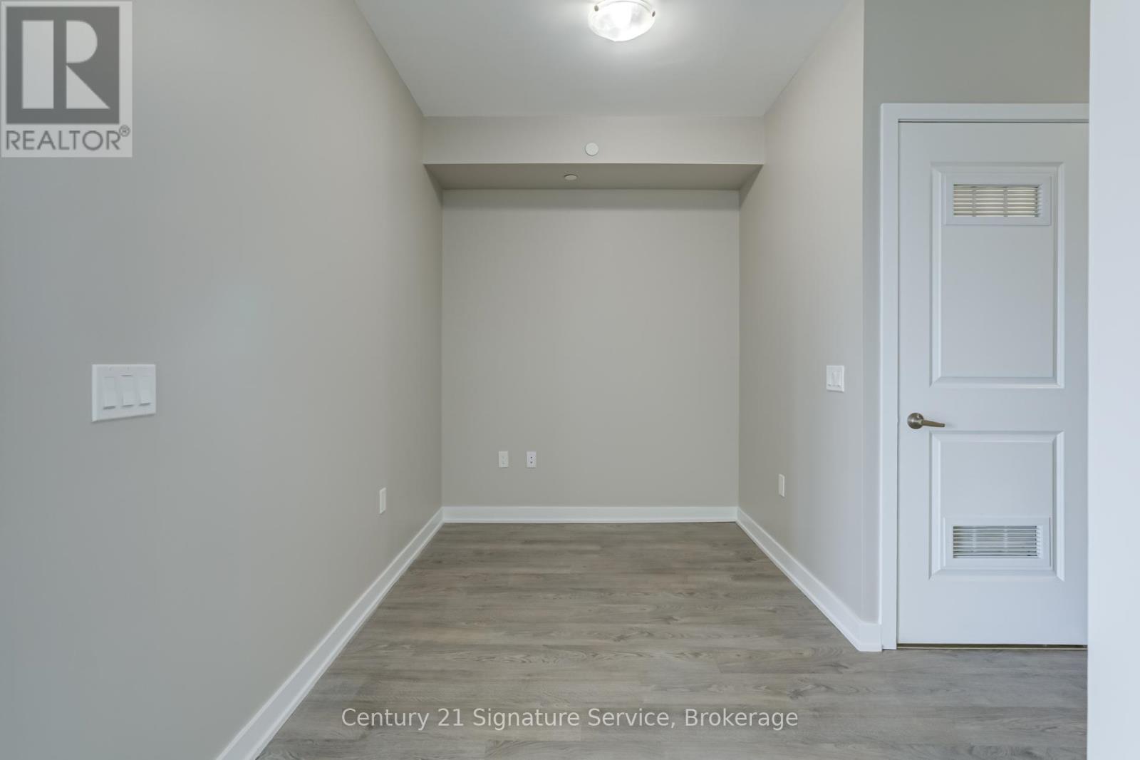 304 - 4677 Glen Erin Drive, Mississauga, Ontario  L5M 2E5 - Photo 8 - W12413286
